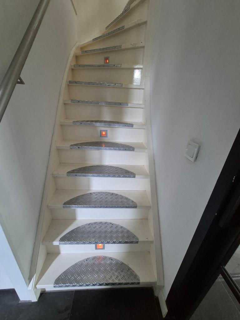Trapmat aluminium traanplaat, Doe-het-zelf en Verbouw, Ophalen, Gebruikt, Minder dan 2 meter