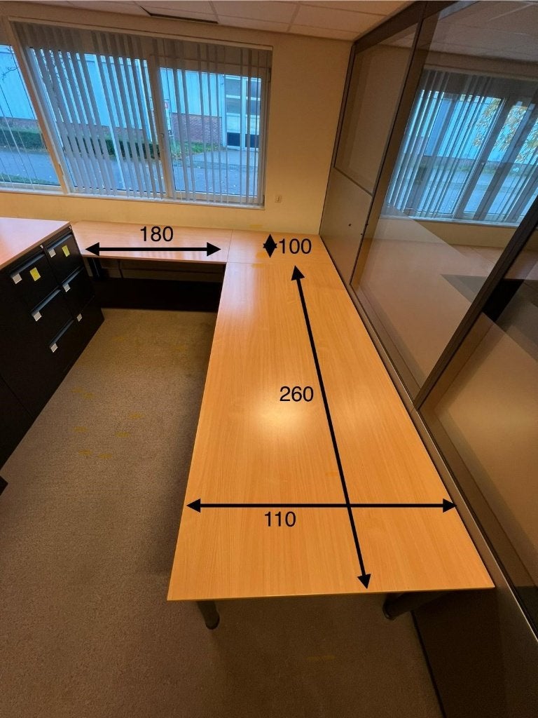 Diverse bureaus en kantoortafels ( 409 ), Ophalen, Gebruikt, Nb, Nb