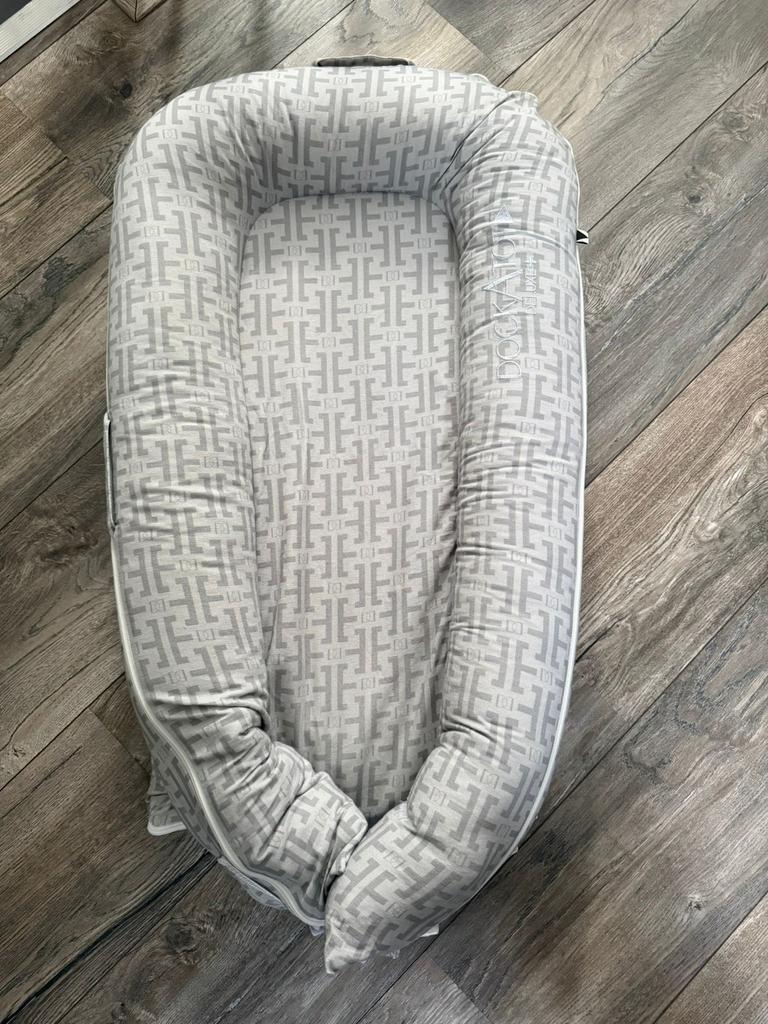 Babynestje Dockatot Deluxe +, Kinderen en Baby's, Babywiegjes en Ledikanten, Ophalen, Zo goed als nieuw, Overige typen