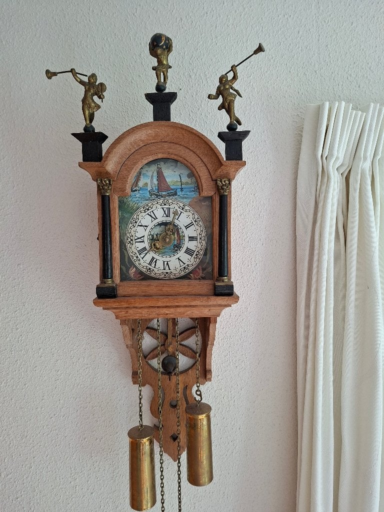 Mooie Friese slinger hangklok met Skûtsje afbeelding erop, Ophalen
