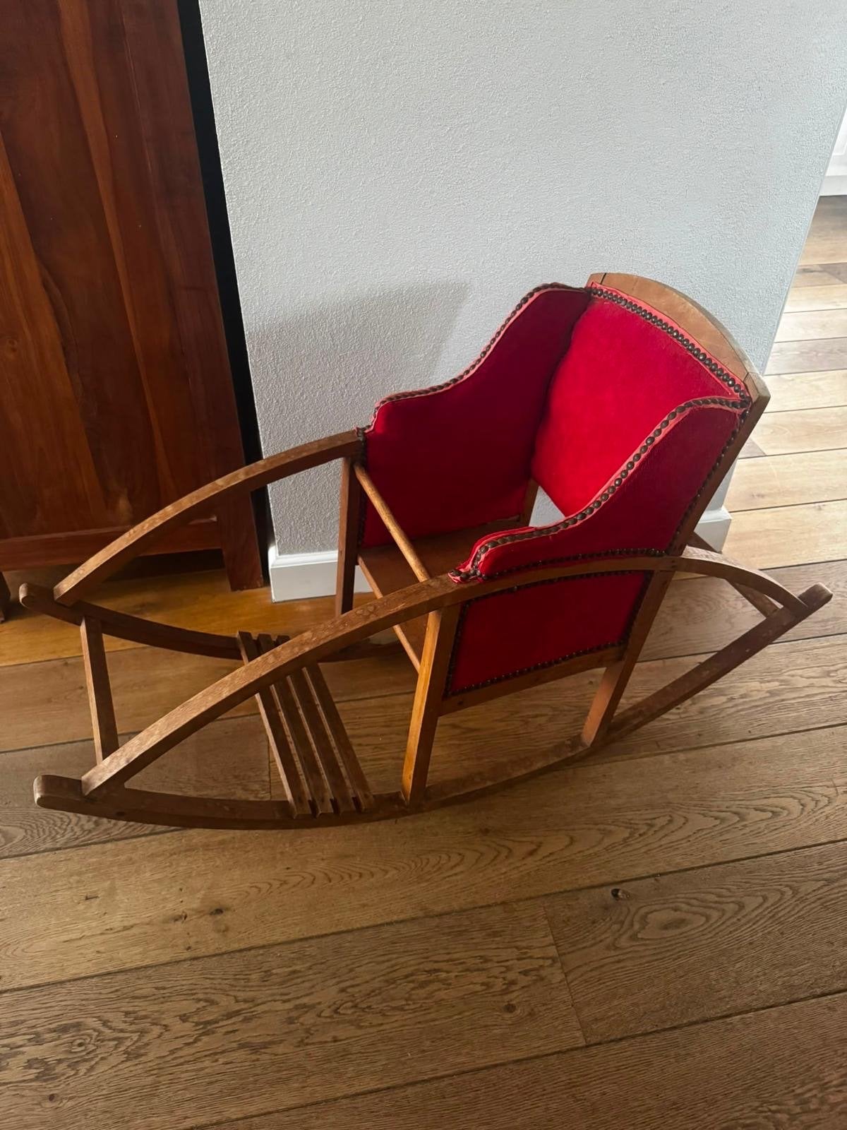 Antieke Toreck houten slee met rode bekleding, Ophalen