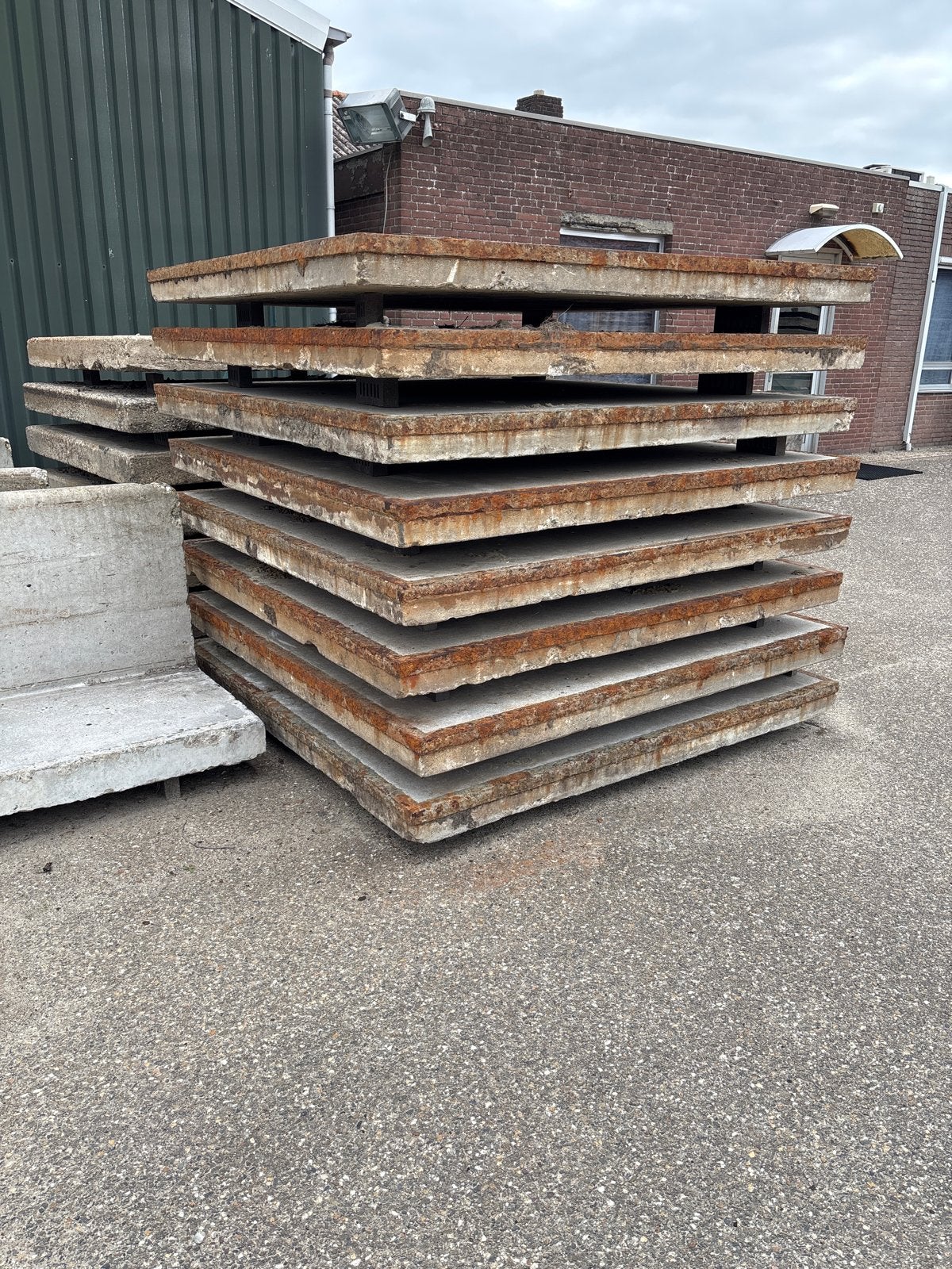 Stelcon platen 2m x 2m - Gebruikte betonplaten, Ophalen of Verzenden, Gebruikt, Overige materialen, 100 mm of meer