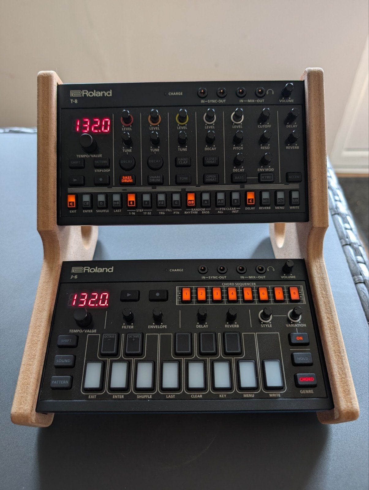 Roland T-8 Beat Machine & J-6 Synthesizer met standaard, Roland, Zo goed als nieuw, Met midi-aansluiting, Overige aantallen