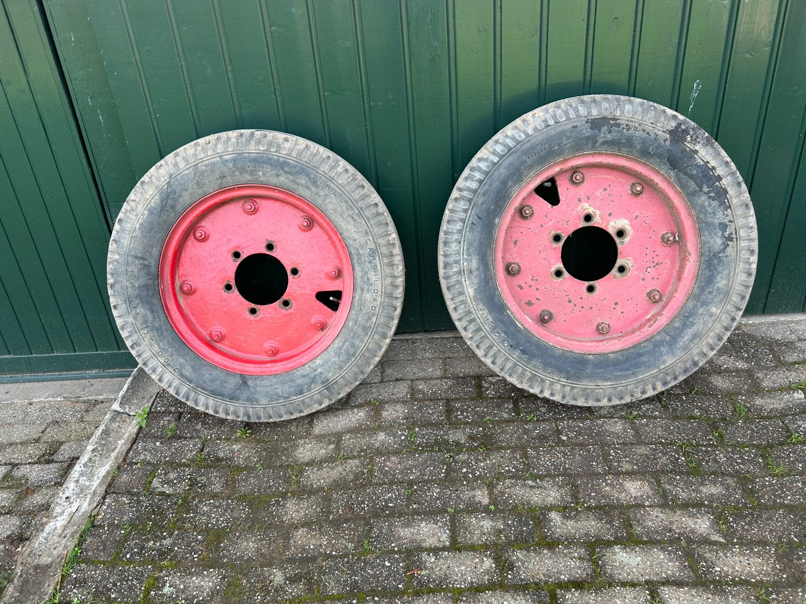 7.00 x 20  velgen met banden voor landbouwwagen, Ophalen