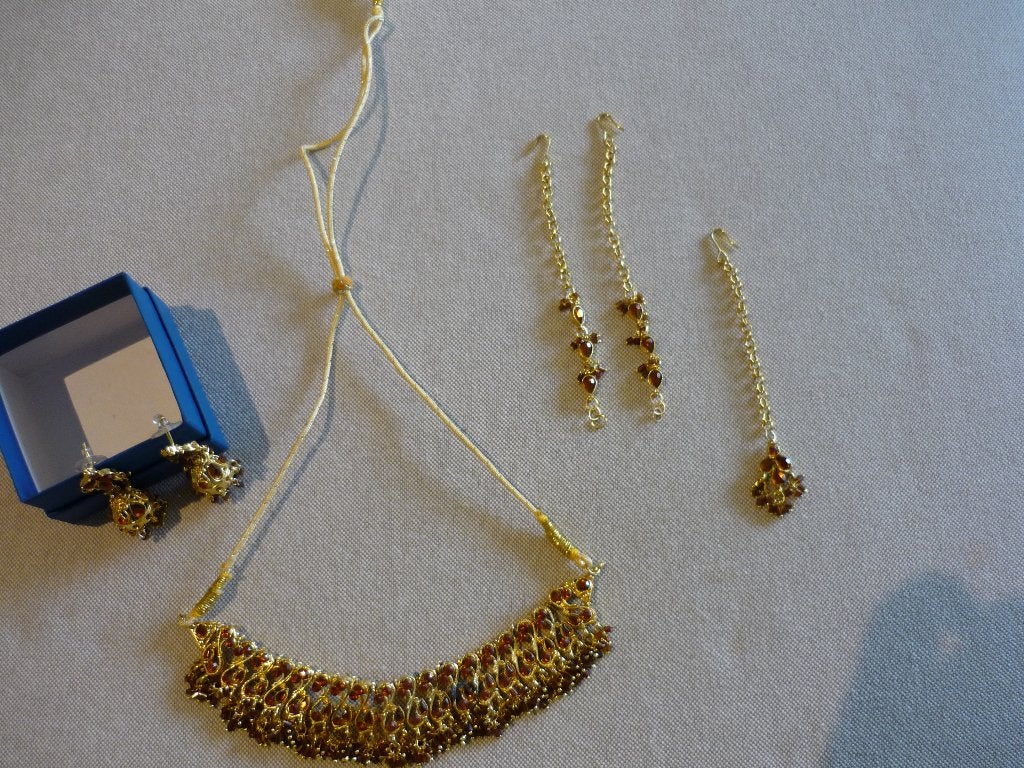 Indiase sieraden set goud van kleur met bruine kralen, Overige materialen, Verzenden, Zo goed als nieuw, Goud