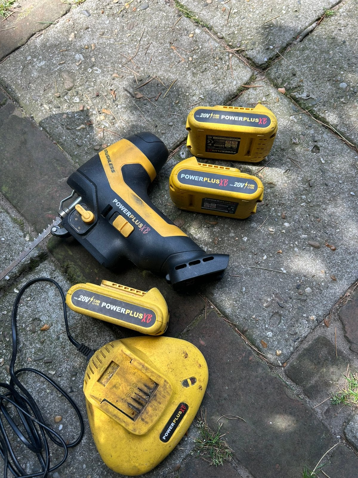 PowerPlus XB decoupeerzaag + 3accus + oplader, Ophalen, Gebruikt, Decoupeerzaag, 30 tot 70 mm