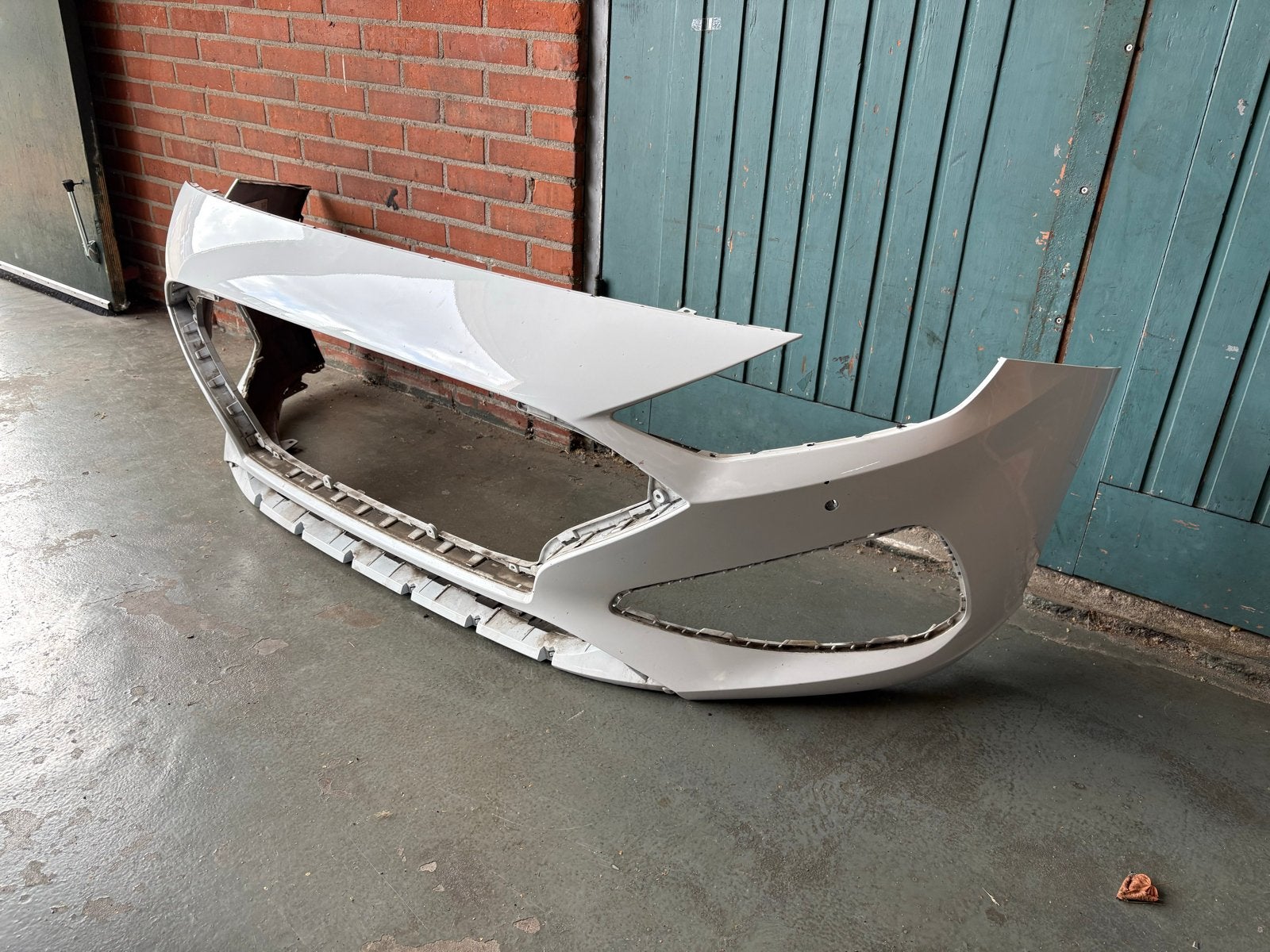 Witte Bumper - Hyundai i30 2020, Gebruikt, Voor, Ophalen of Verzenden, Bumper