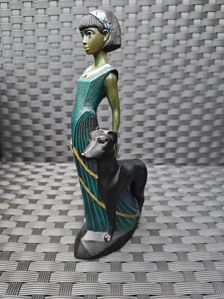 Art Deco beeldje vrouw met hond, Antiek en Kunst, Ophalen of Verzenden, 20 - 50 cm, Overige materialen, Beeld