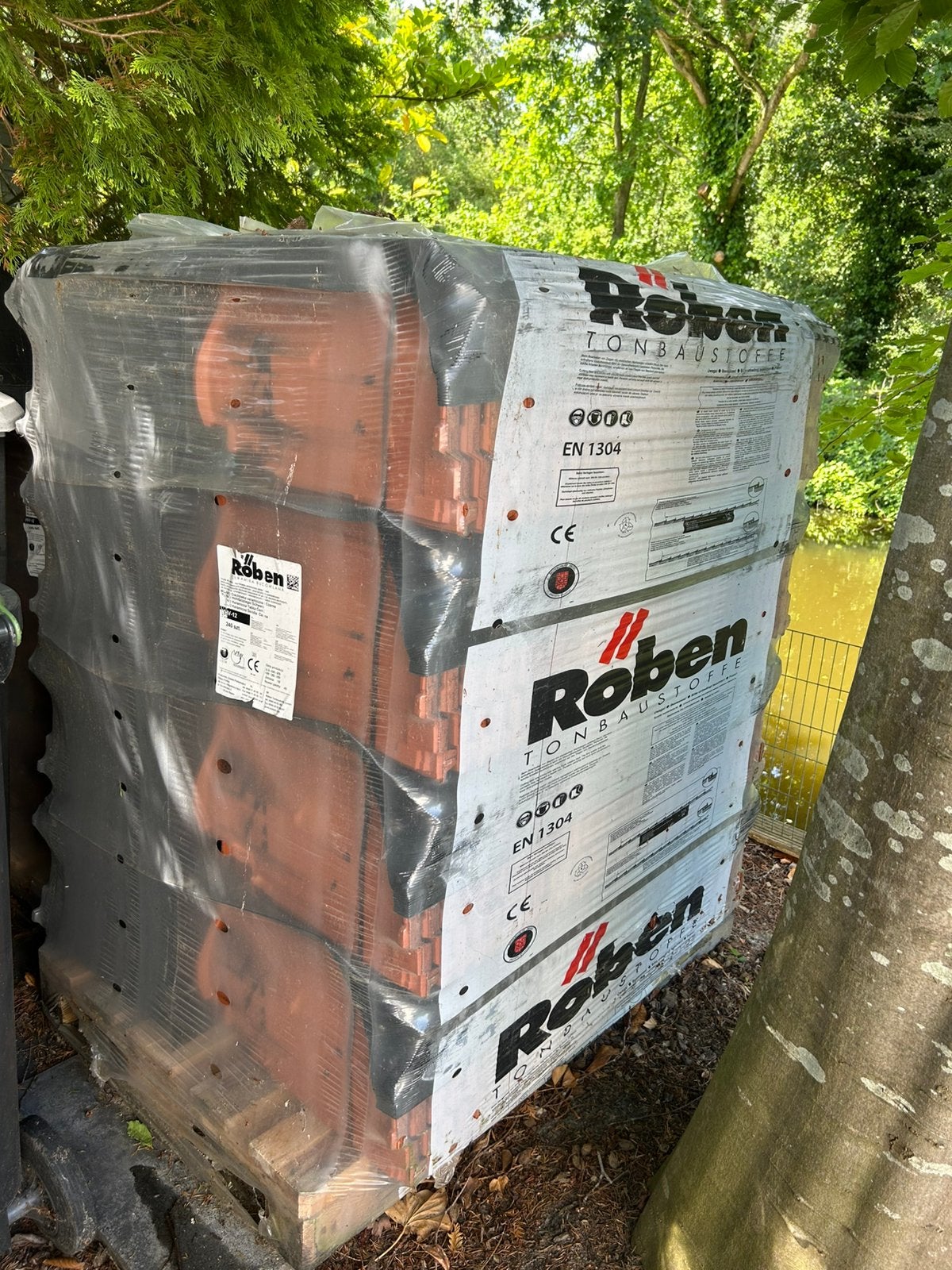 Röben kermamische dakpan zwart verglaasd nieuw op 2 pallets, Ophalen, Steen of Klei, Zwart, Nieuw