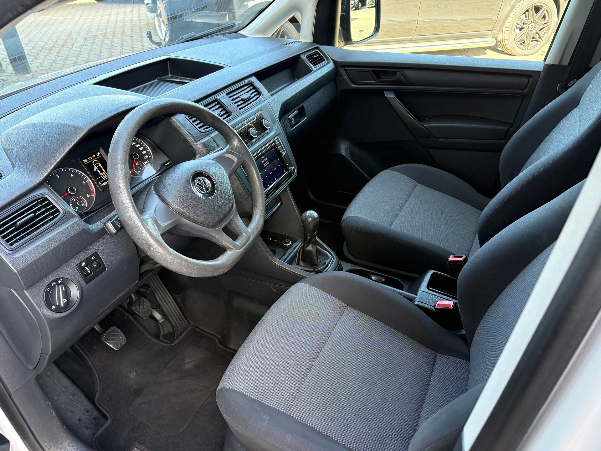 Volkswagen Caddy 2.0 TDI Airco Navigatie Euro 6, Auto's, Dealer onderhouden, Stof, Gebruikt, Volkswagen