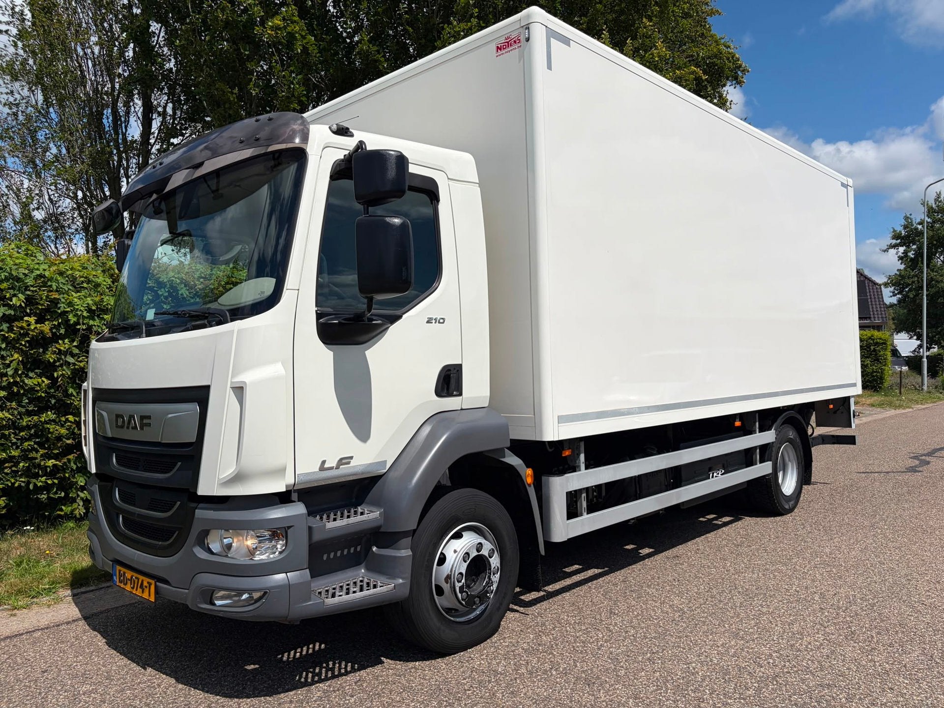 DAF LF 210 E6 , 16T , Schuifzeil , laadklep 1500kg, Automaat, Euro 6, Wit, Bedrijf