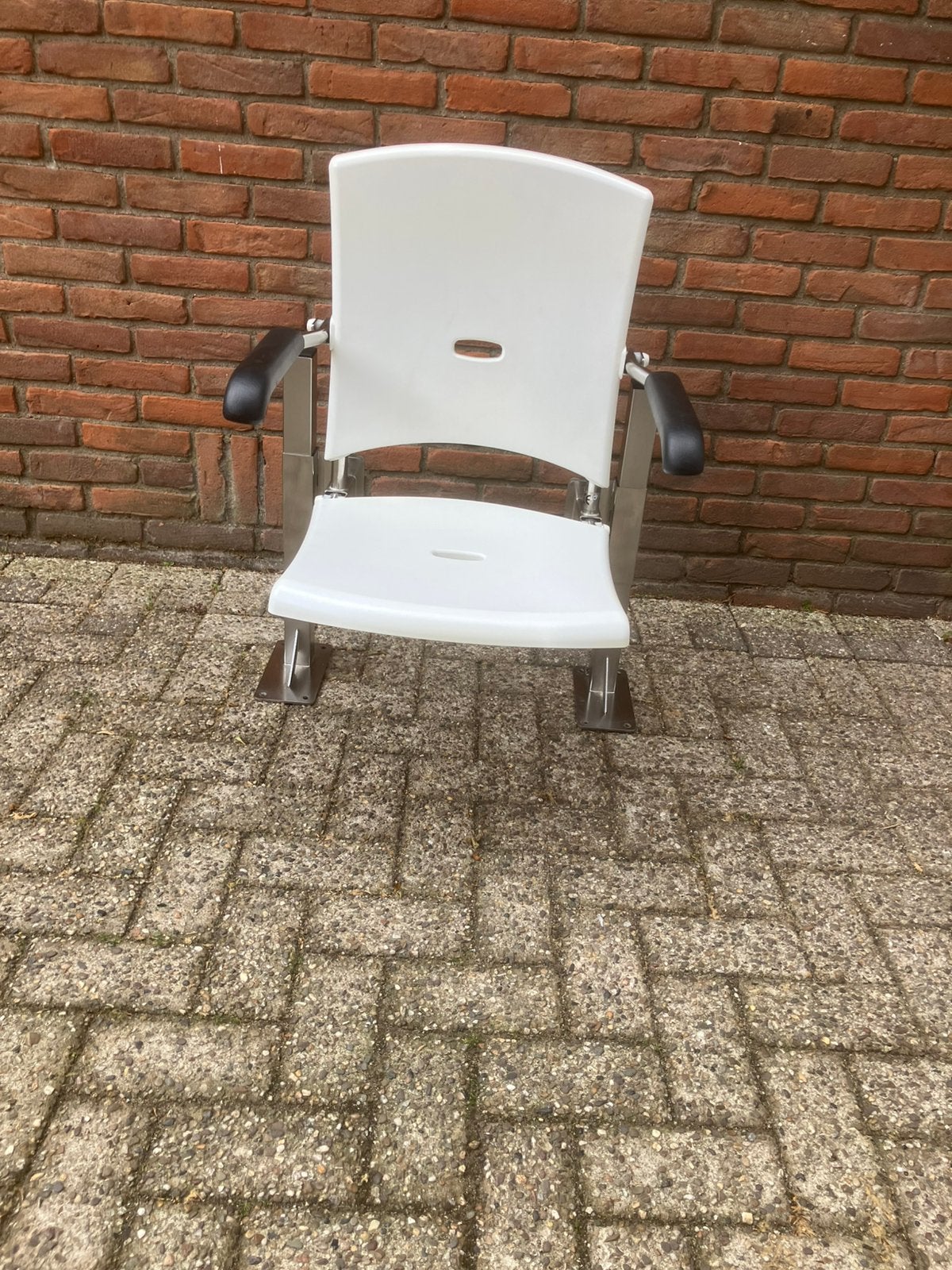 JadaCare wanddouchestoel met vloerbevestiging, Diversen, Verpleegmiddelen, Zo goed als nieuw, Ophalen of Verzenden