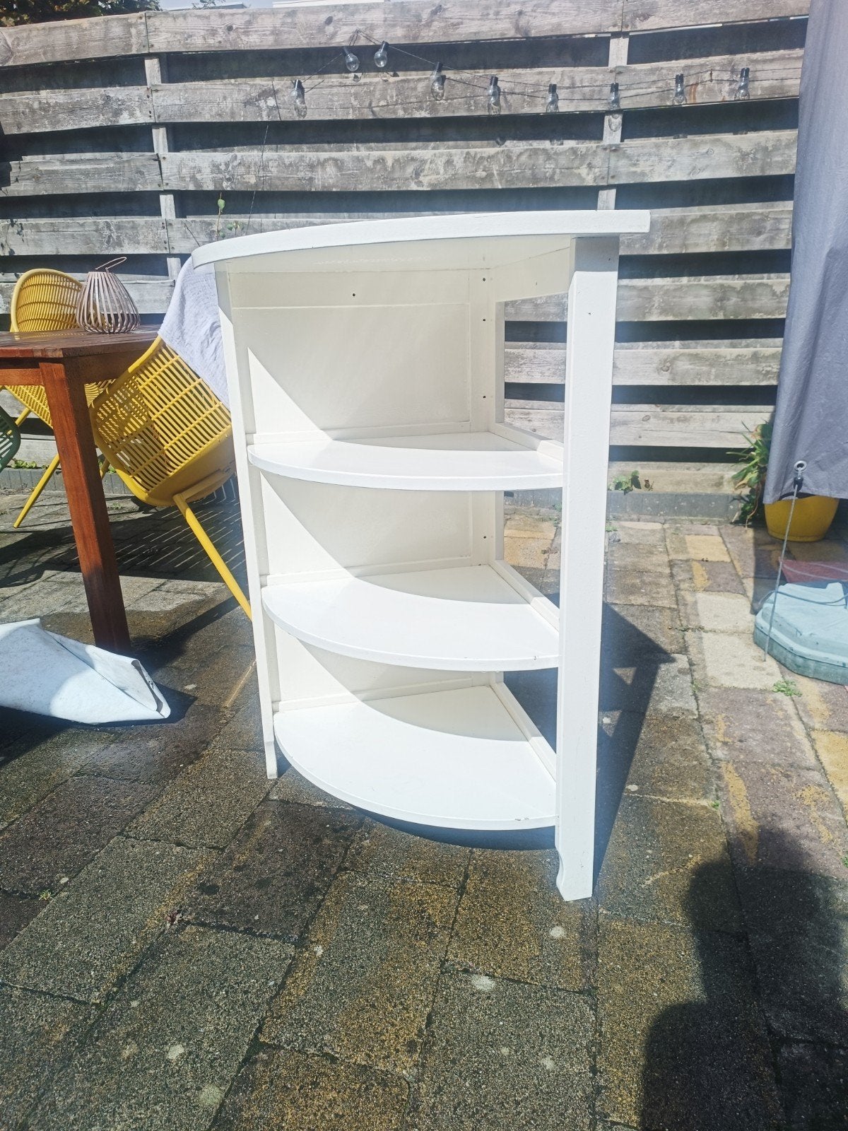 Wit hoekkastje met planken - Gratis af te halen, Ophalen, Gebruikt