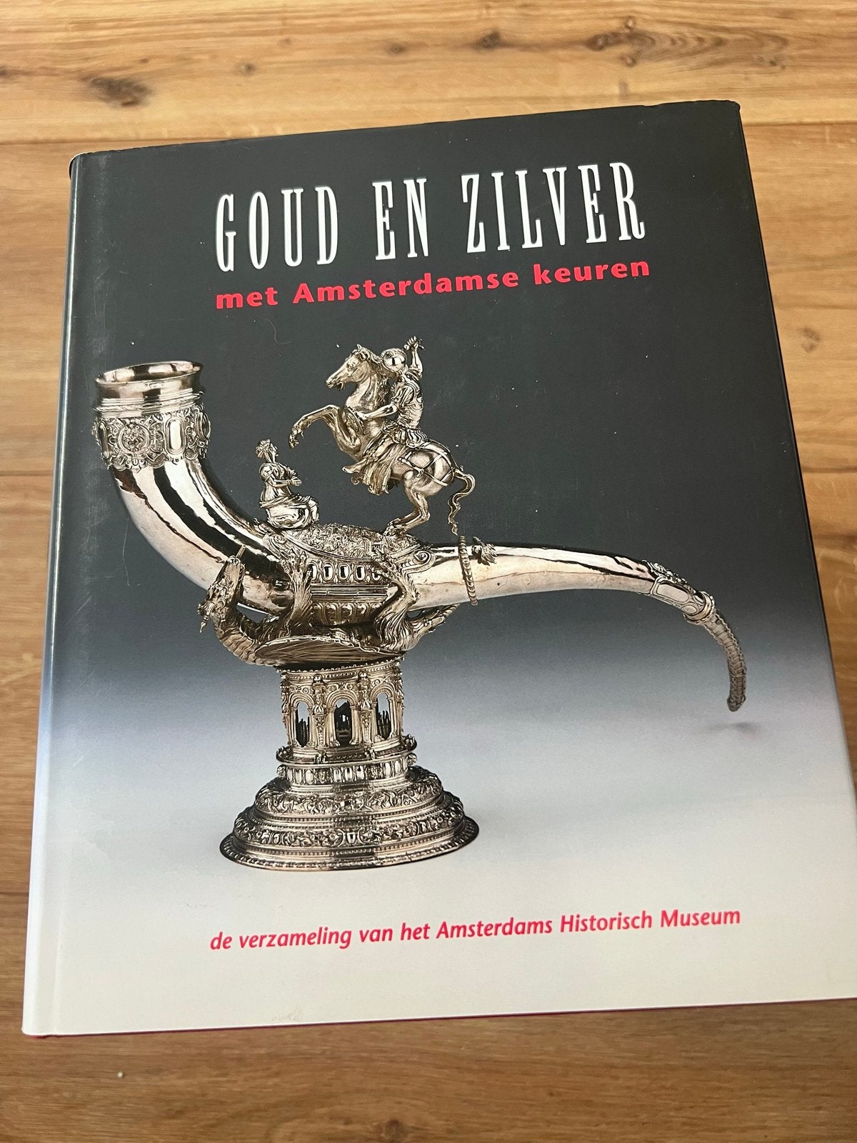 Goud en Zilver met Amsterdamse keuren - Amsterdams Historisc, Ophalen of Verzenden, Zo goed als nieuw, Overige onderwerpen