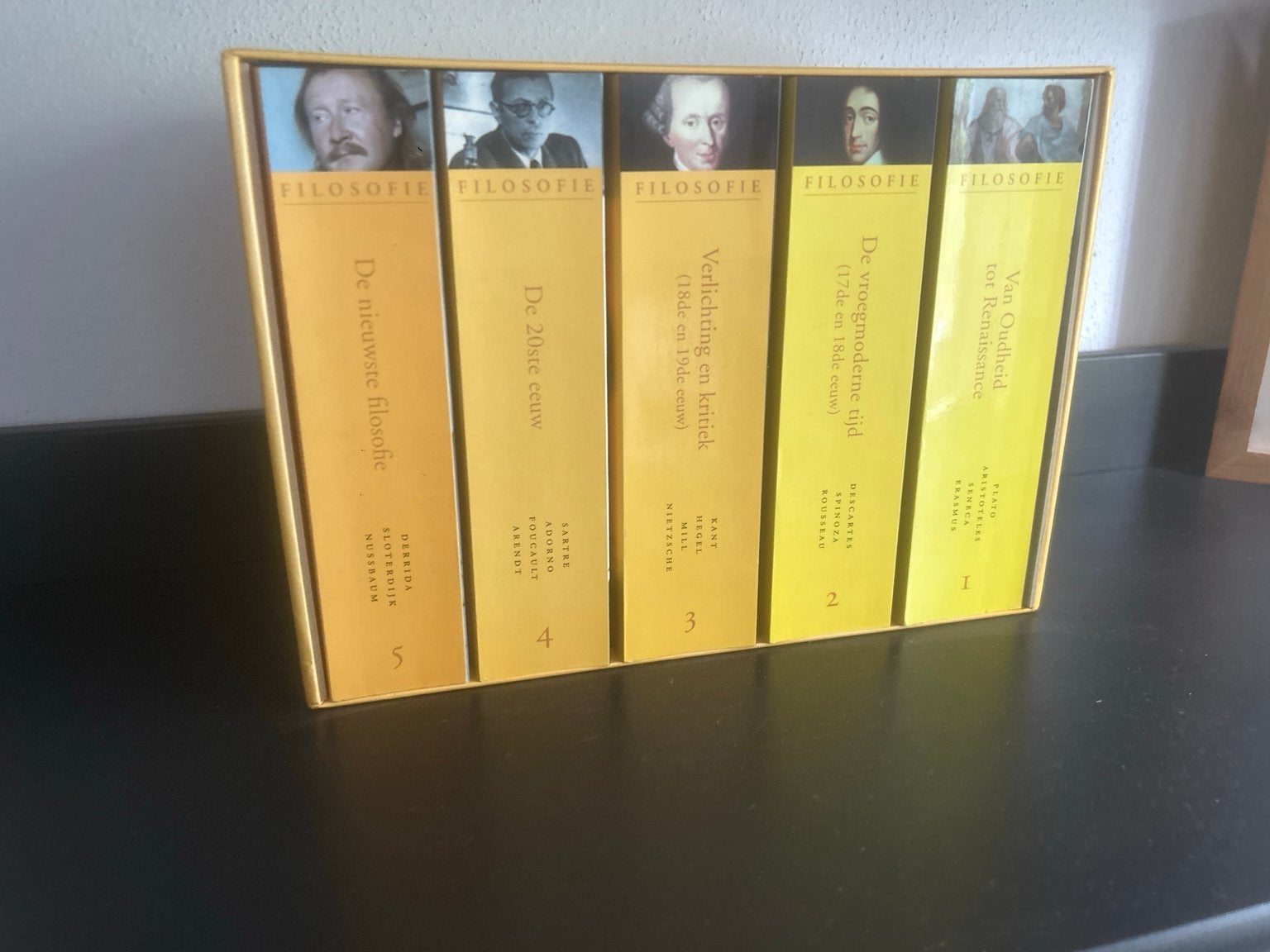 Complete Filosofie 5-delige boekenreeks in cassette nette st, Boeken, Ophalen of Verzenden, Zo goed als nieuw, Algemeen