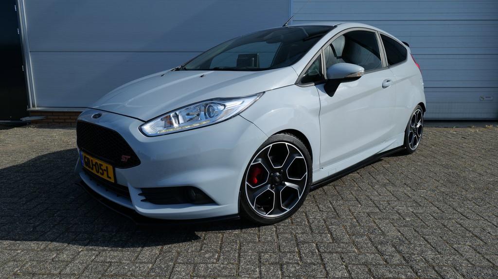 Ford FIESTA 1.6 ST200 MILlTEK KW-V3 MAXTON CARPLAY, Auto's, Ford, Voorwielaandrijving, 1596 cc, 1063 kg, Gebruikt