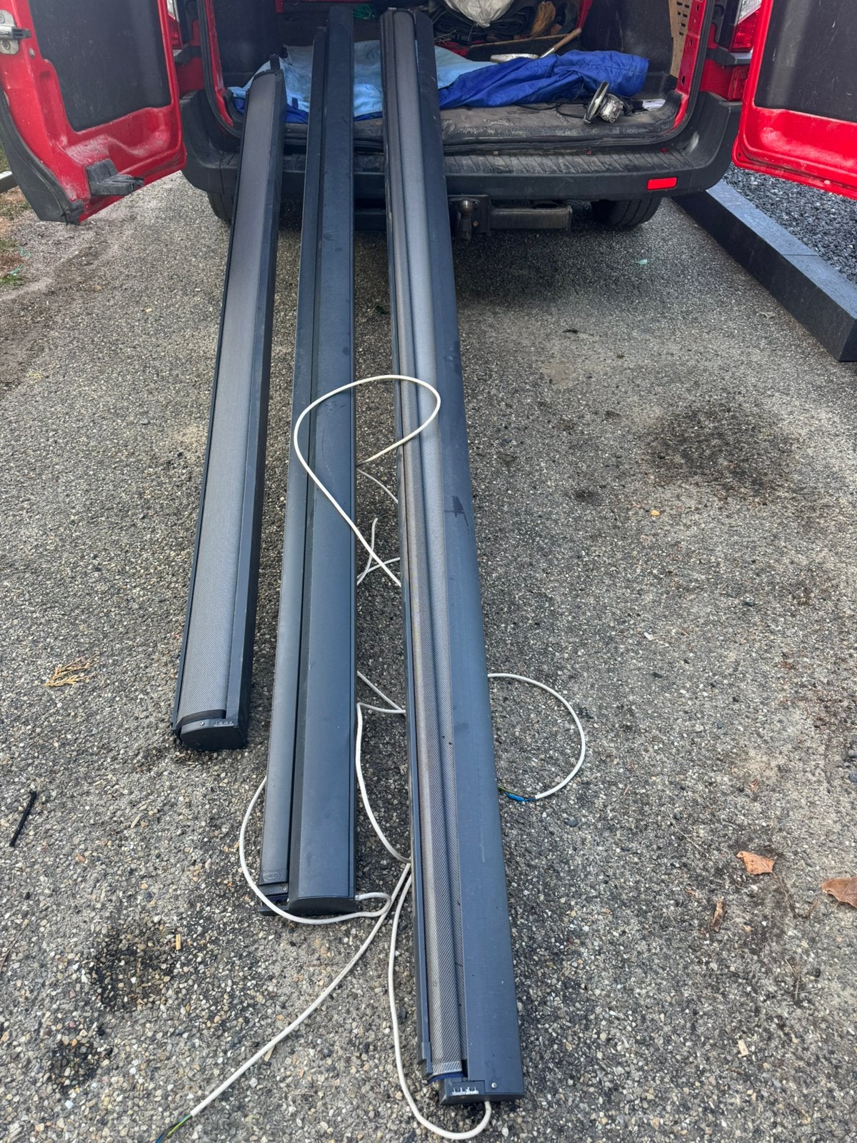 Drie elektrische screens, Doe-het-zelf en Verbouw, Rolluiken, Ophalen, Zo goed als nieuw, Wit, Minder dan 100 cm