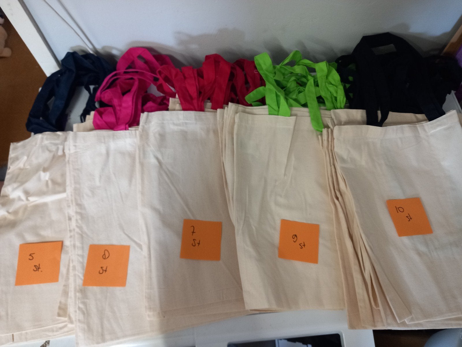 Katoenen tassen restpartij 39 stuks met gekleurde hengsels, Overige merken, Overige kleuren, Nieuw, Ophalen of Verzenden
