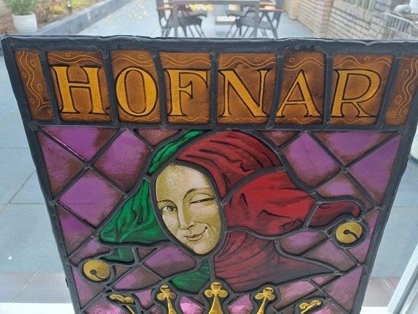 Hofnar glas in lood gebrandschilderd raam, Ophalen