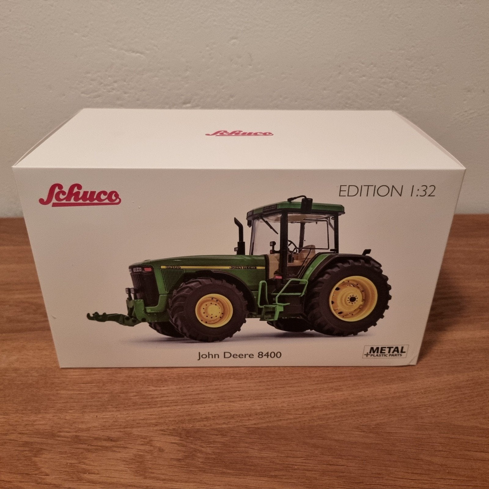 John Deere 8400 Schuco, Ophalen of Verzenden, Nieuw, Tractor of Landbouw, Schuco
