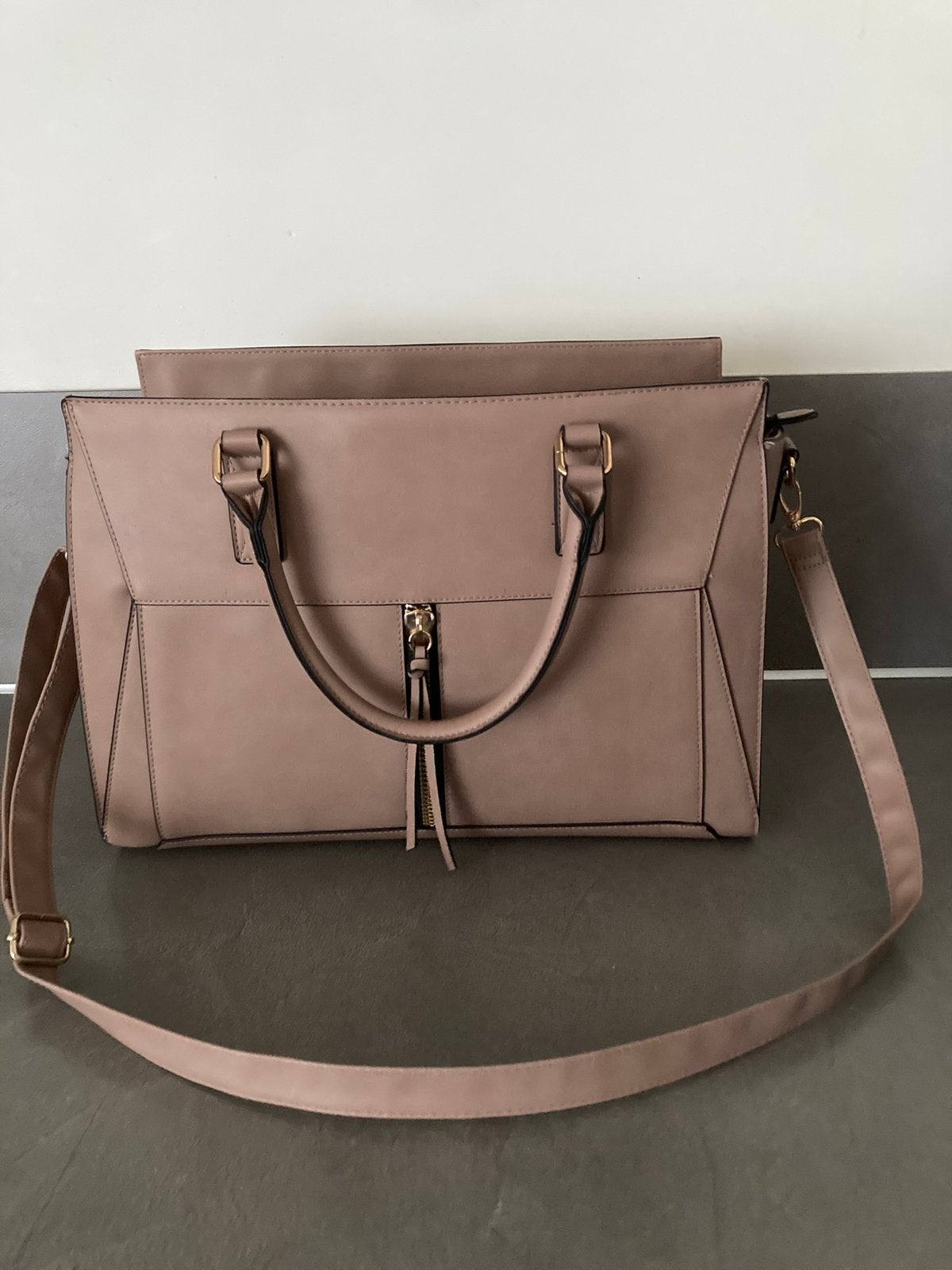 Mooie grote hand tas met schouder riem 40x29x17 zgan, Sieraden, Tassen en Uiterlijk, Tassen | Damestassen, Ophalen of Verzenden