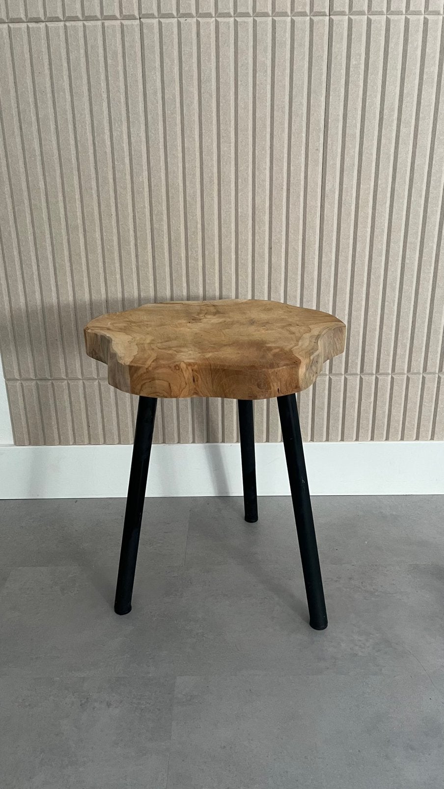 Boomstamtafel / tafel van tiek / bijzettafel, Huis en Inrichting, Ophalen, Gebruikt, Hout