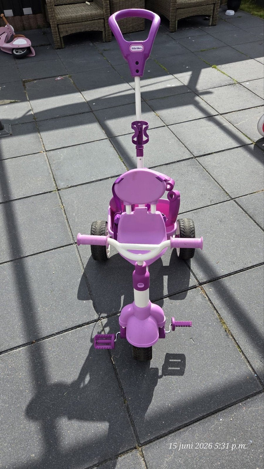 Little Tikes 3-wiel fietsje met duwstang - paars, Ophalen