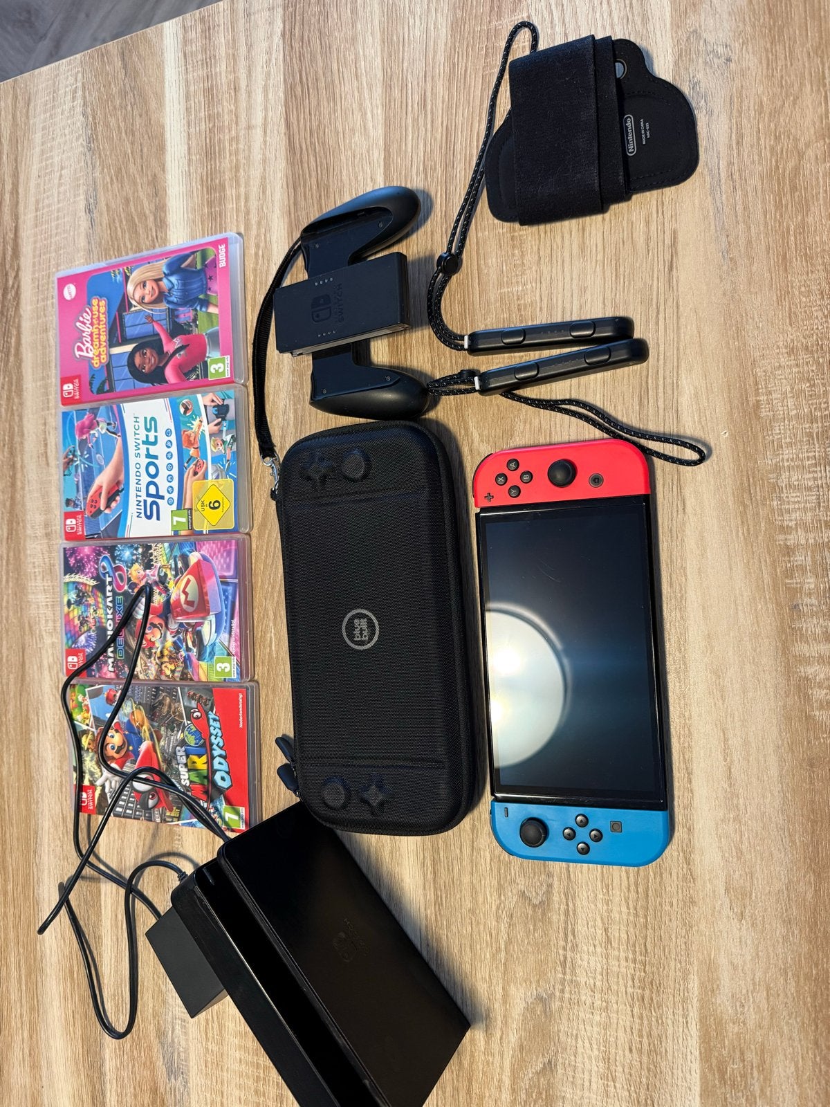 Nintendo Switch OLED met 5 spellen en accessoires