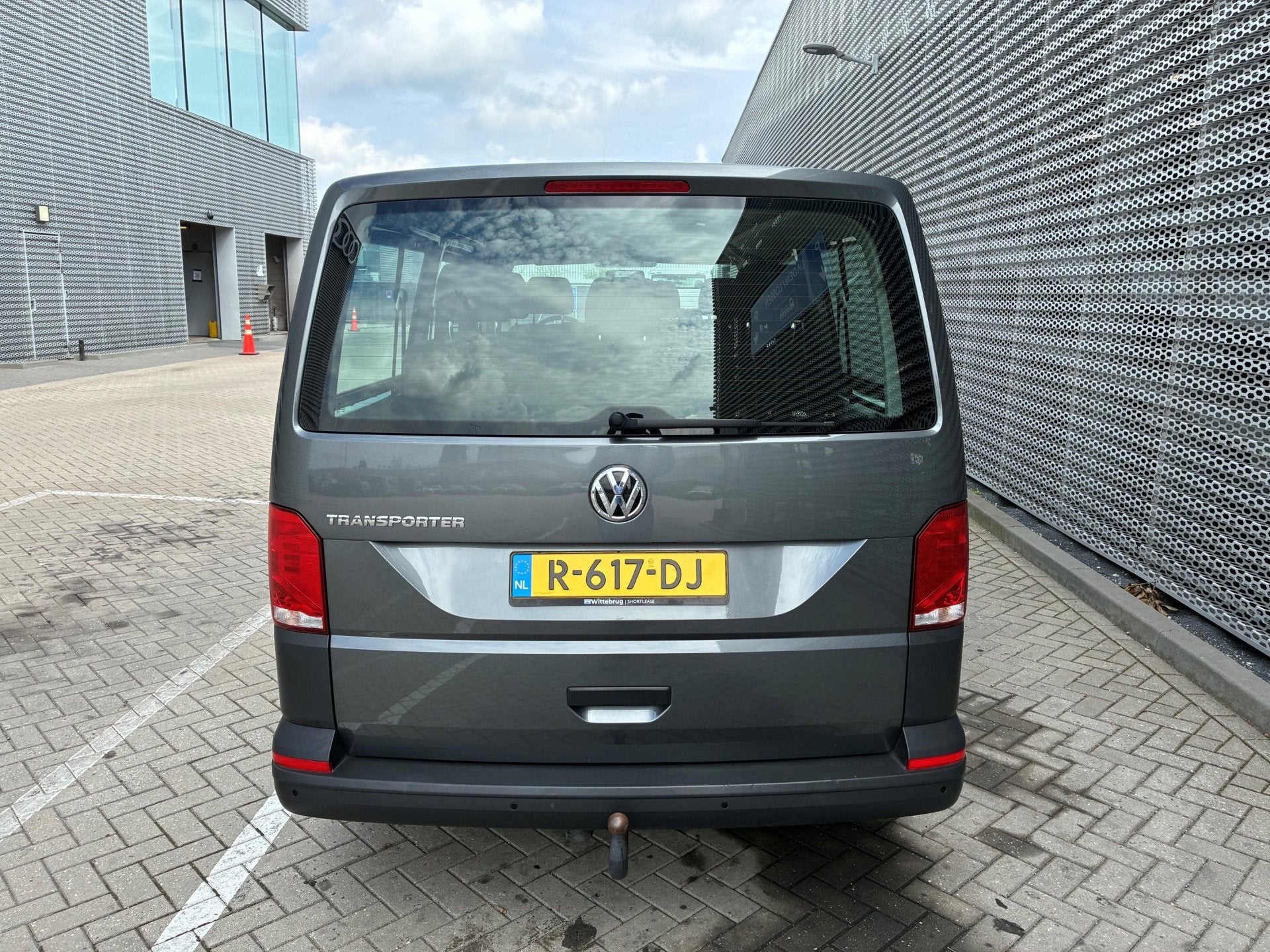 Volkswagen Transporter Kombi 9 pers. 2.0 TDI 150PK 6-Hand L2, Voorwielaandrijving, 12 maanden, Stof, Gebruikt