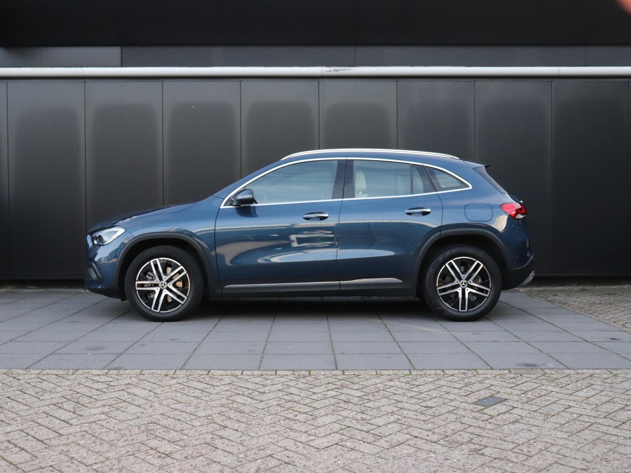 Mercedes-Benz GLA-klasse 250 e AMG Line | LEDER | MEMORY | P, Stof, 4 cilinders, 16 kWh, Bedrijf