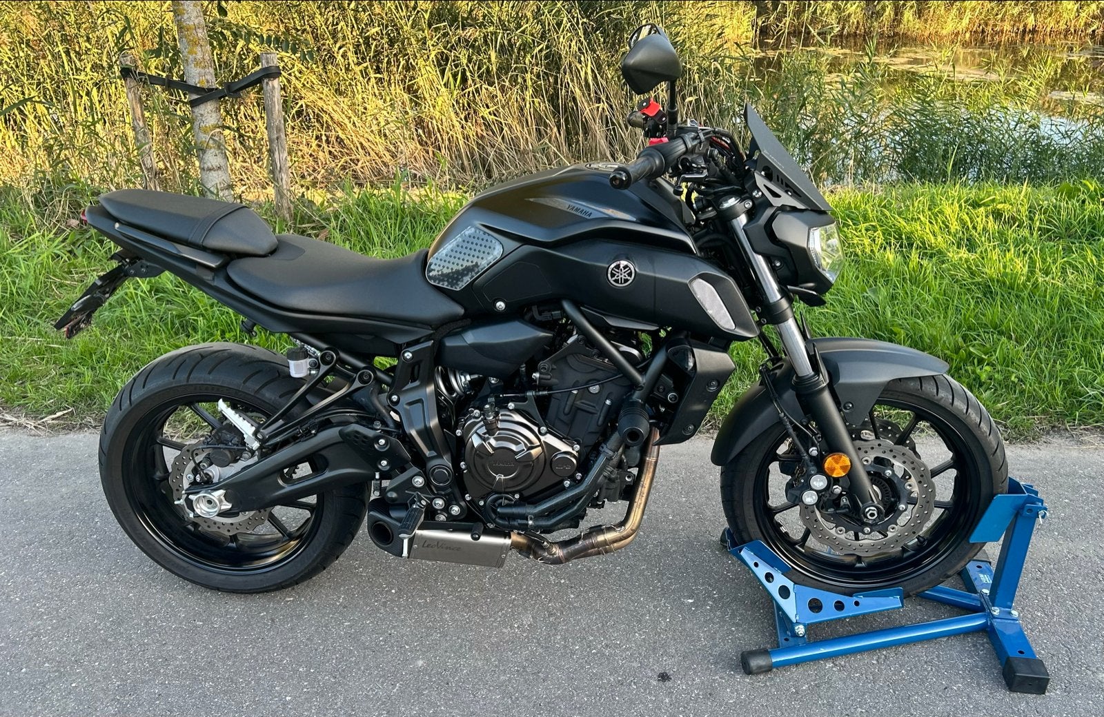 Yamaha MT-07 (Black edition) uit 2018 en 6400km op de teller, Motoren, 700 cc, 2 cilinders, Sportuitlaat, Gebruikt