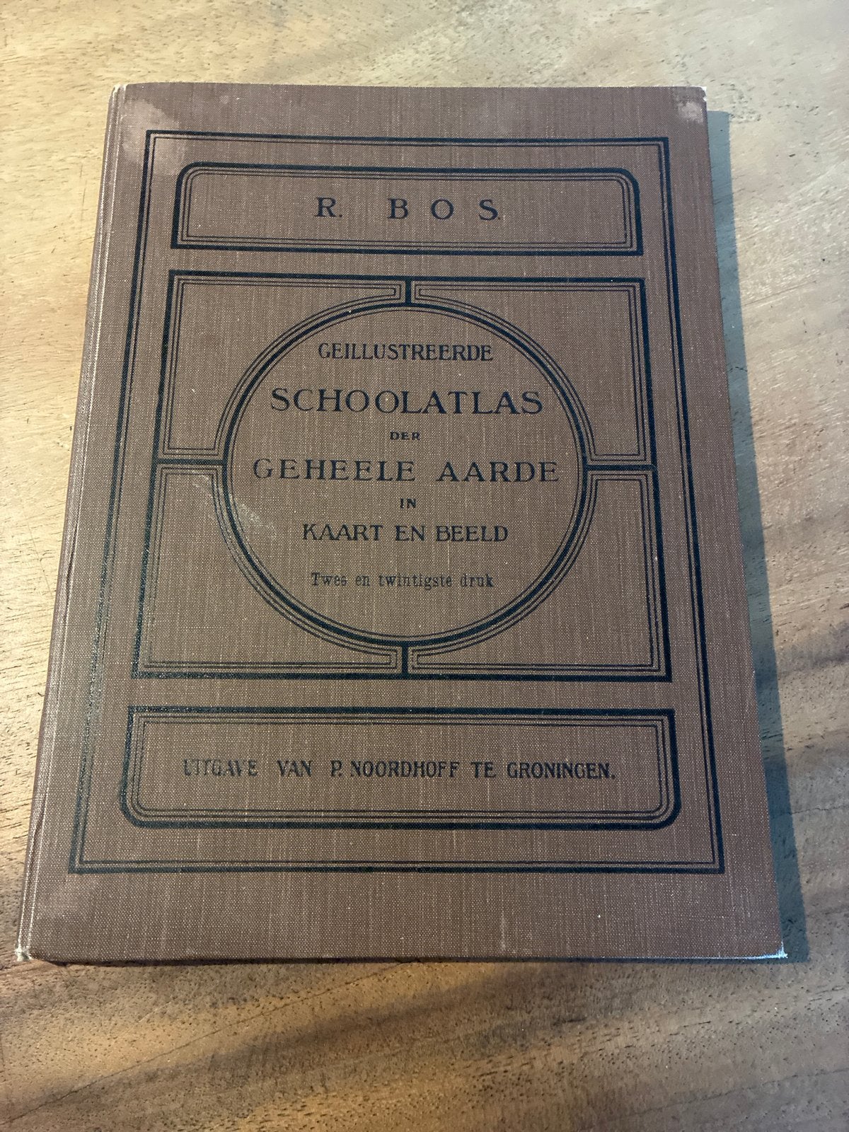 R. Bos' Geïllustreerde Schoolatlas der Geheele Aarde, Boeken, Gelezen, Bosatlas, Ophalen of Verzenden, 1800 tot 2000