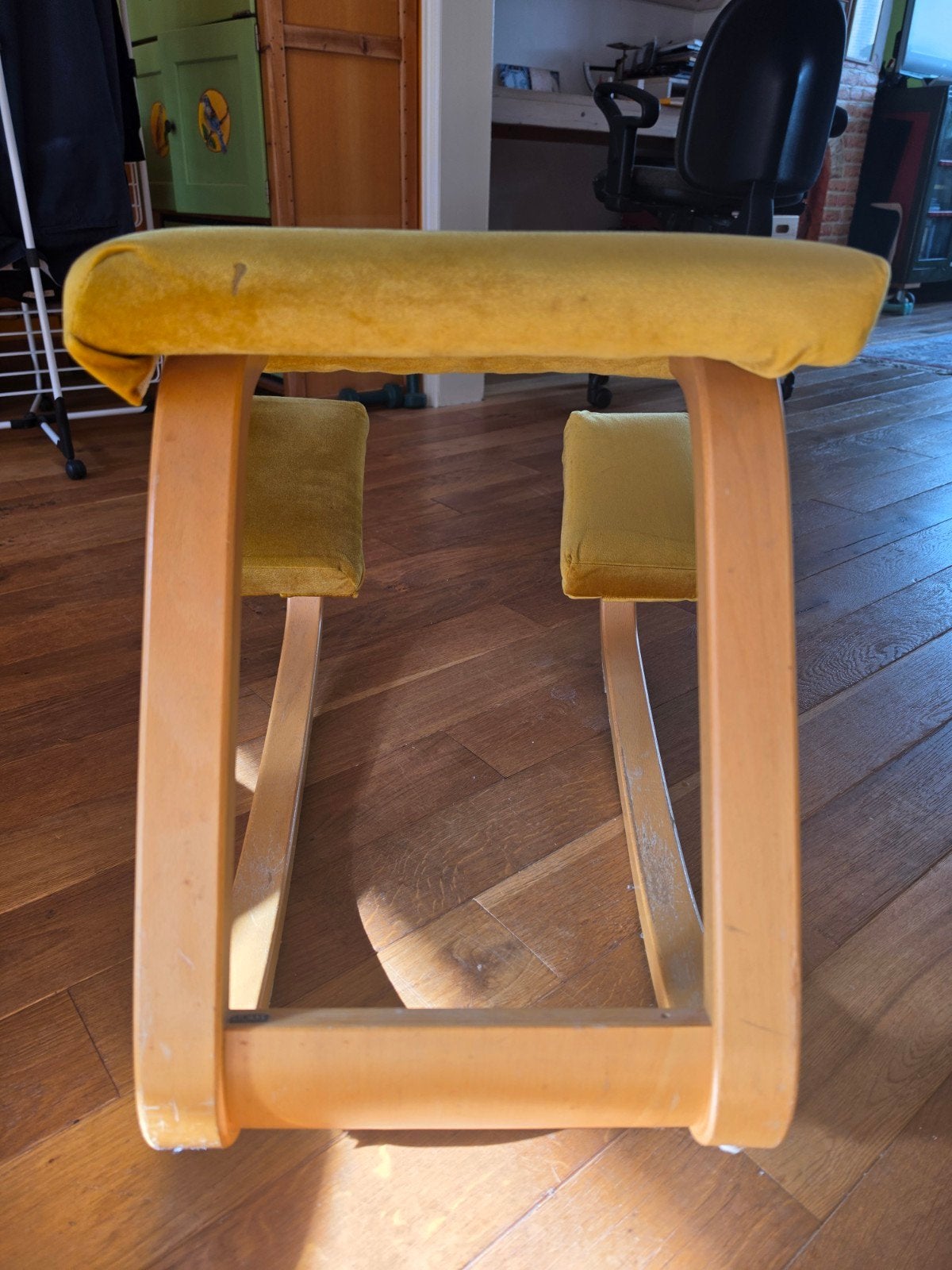 Ergonomische Stokke kniestoel - okergeel, Ophalen, Hout, Gebruikt, Overige kleuren