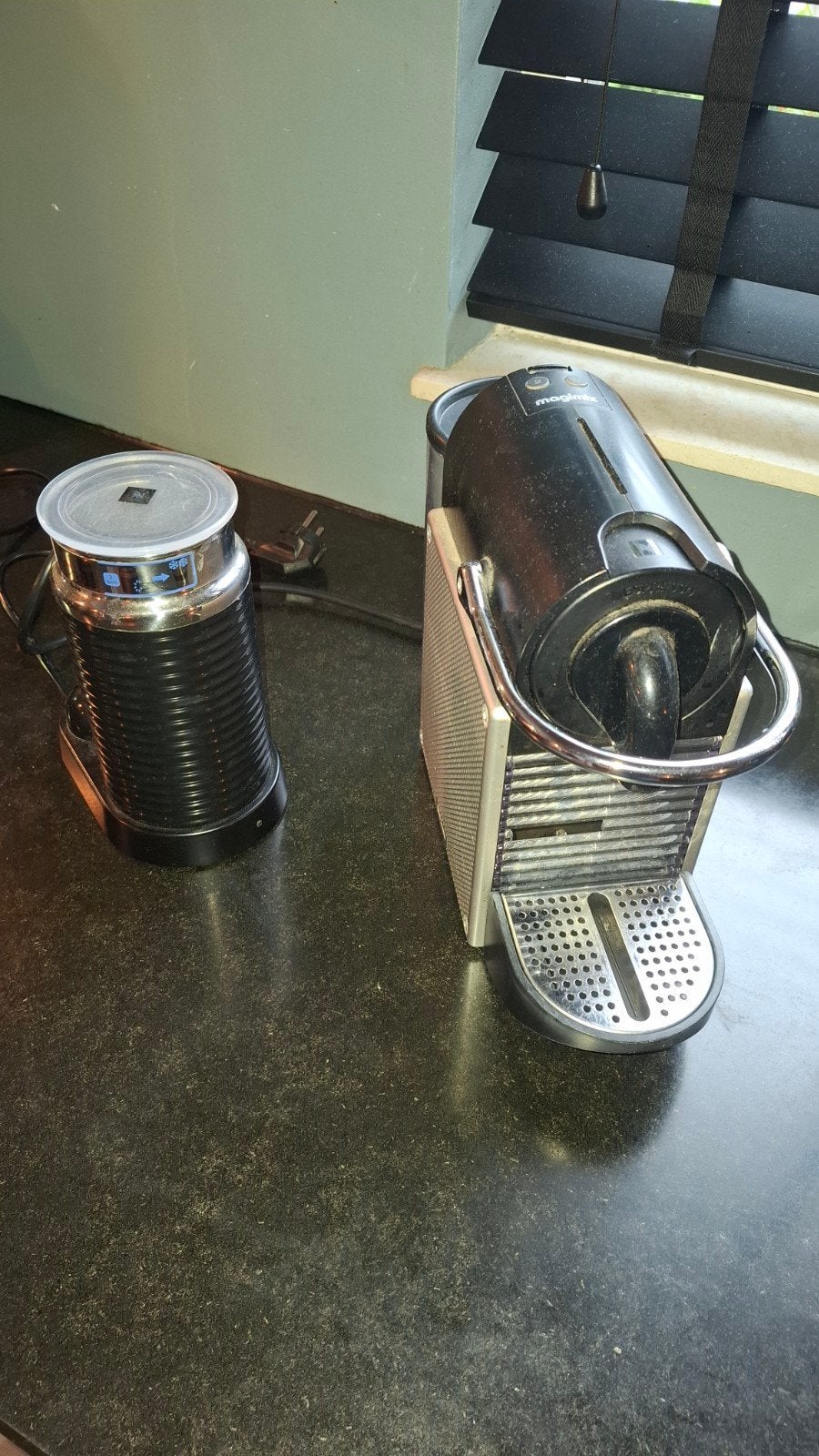 Nespresso Magimix Inissia met melkopschuimer, Witgoed en Apparatuur, Koffiezetapparaten, Ophalen, Gebruikt, Espresso apparaat