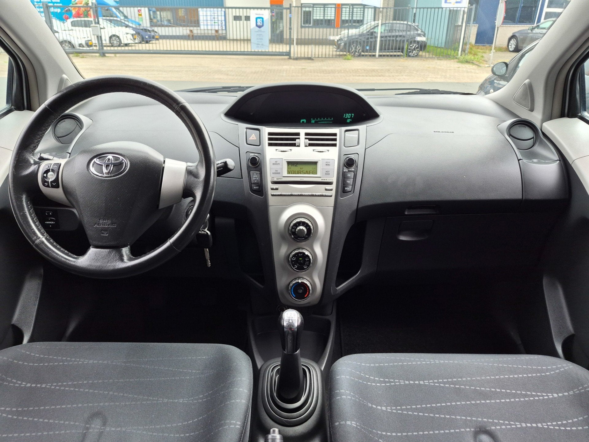 Toyota Yaris 1.3 VVTi Terra|APK|Airco|5 Deuren|Elek. Ramen, Voorwielaandrijving, 1025 kg, Stof, 4 cilinders