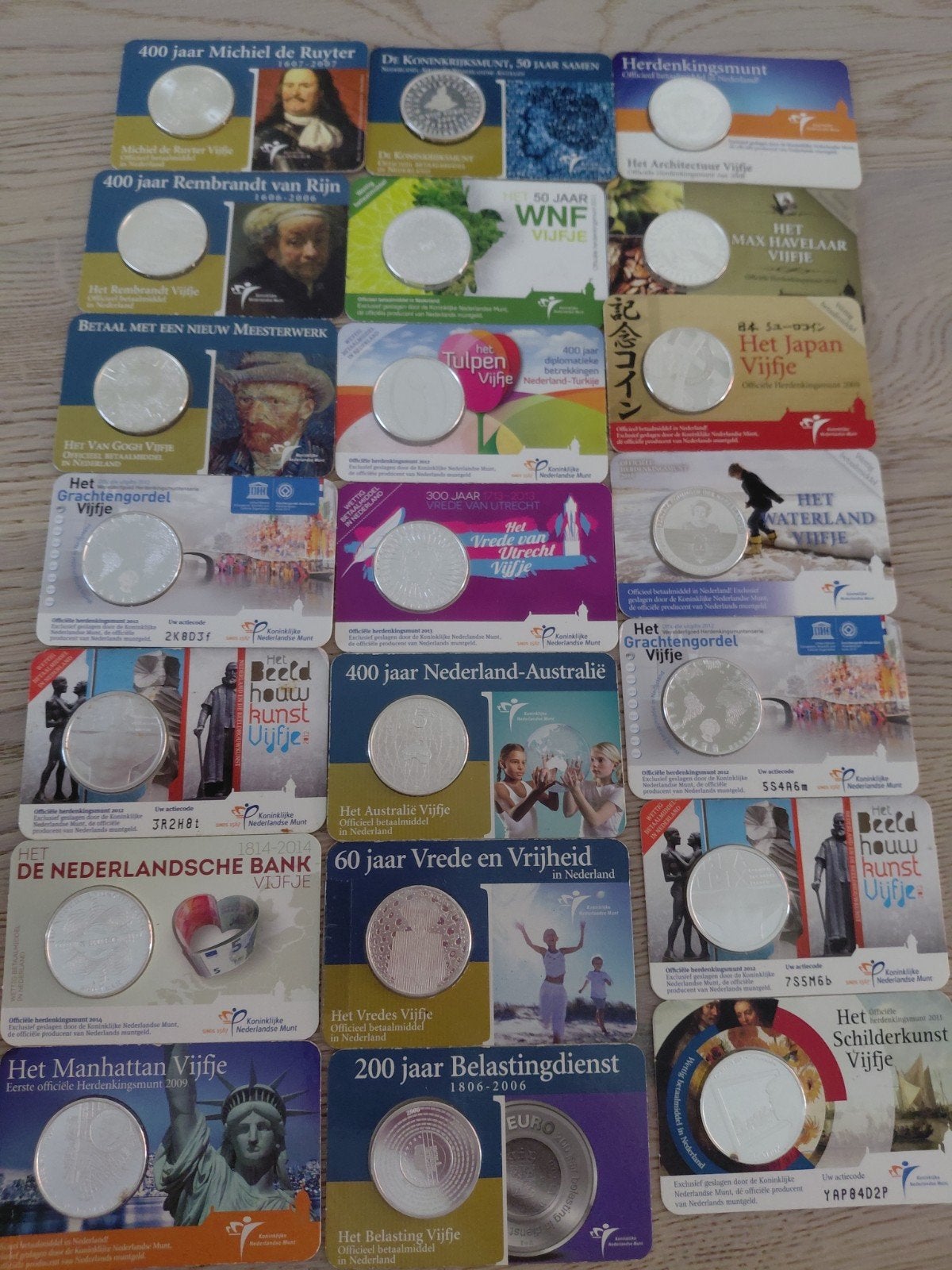 21 verzilverde 5 euro  herdenkingsmunten in coincard, Postzegels en Munten, Munten | Nederland, Ophalen, Koningin Beatrix, Euro's