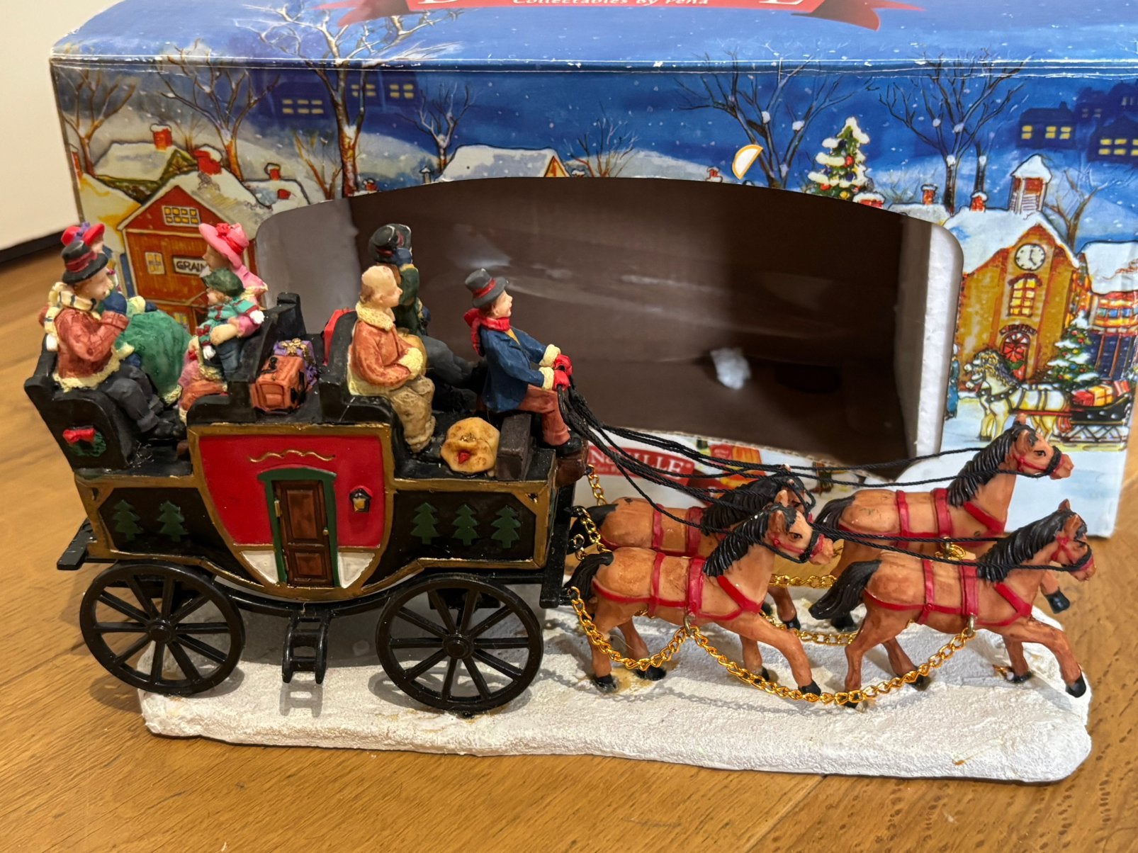 Koets met paarden voor kerstdorp, Ophalen of Verzenden, Zo goed als nieuw, Beeldje of Poppetje