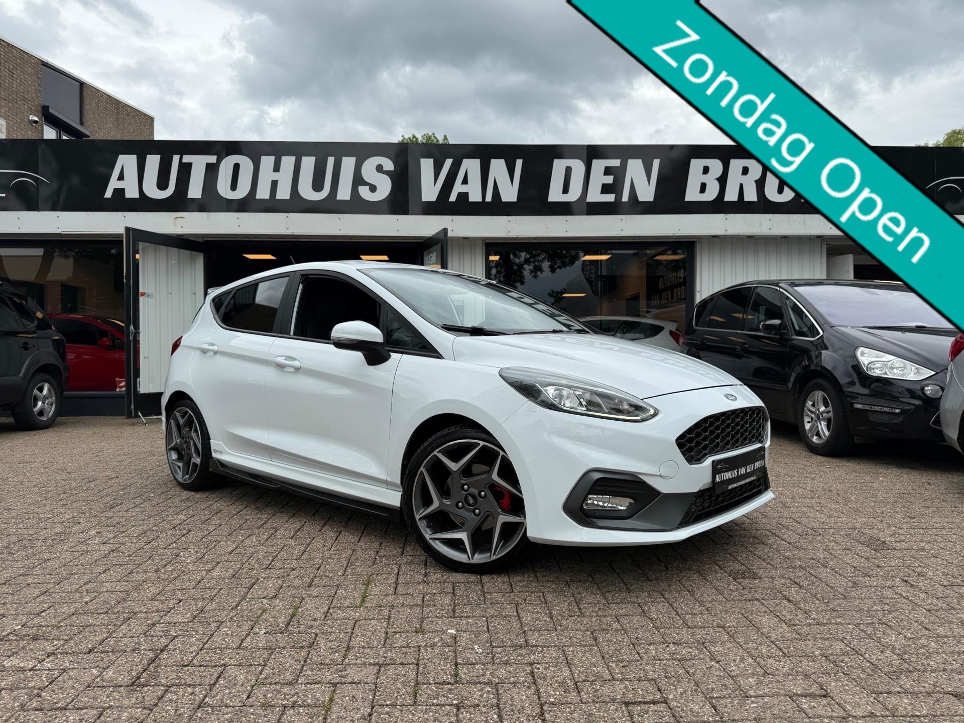 Ford Fiesta ST-3 200Pk 5Deurs|Maxton|Navi|Cruise|Climate|Rec, Auto's, Ford, Voorwielaandrijving, Zwart, 1188 kg, Leder en Stof