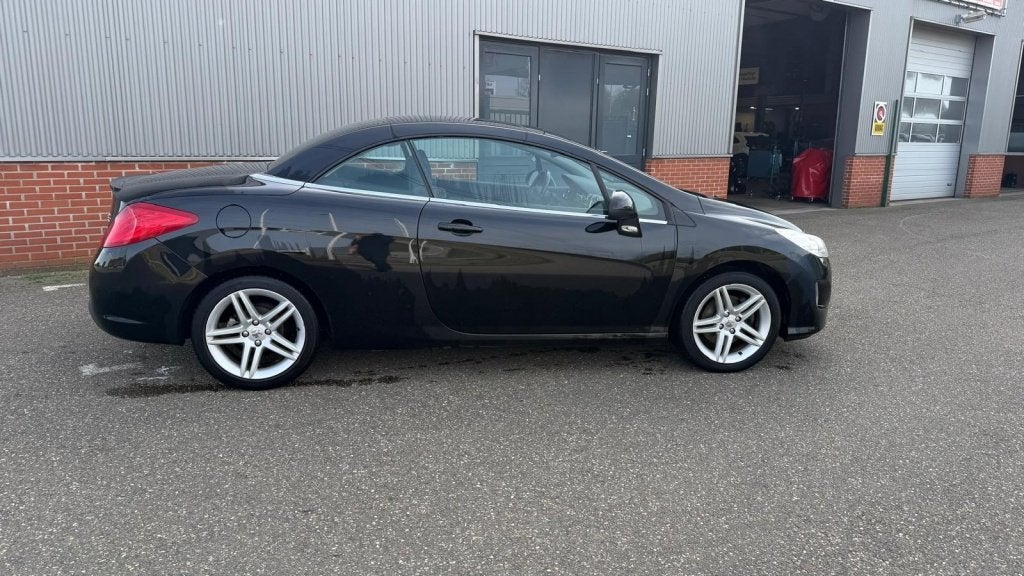 Foto 5 van Peugeot 308 CC 1.6 THP Noir & Blanc (bj 2010)
