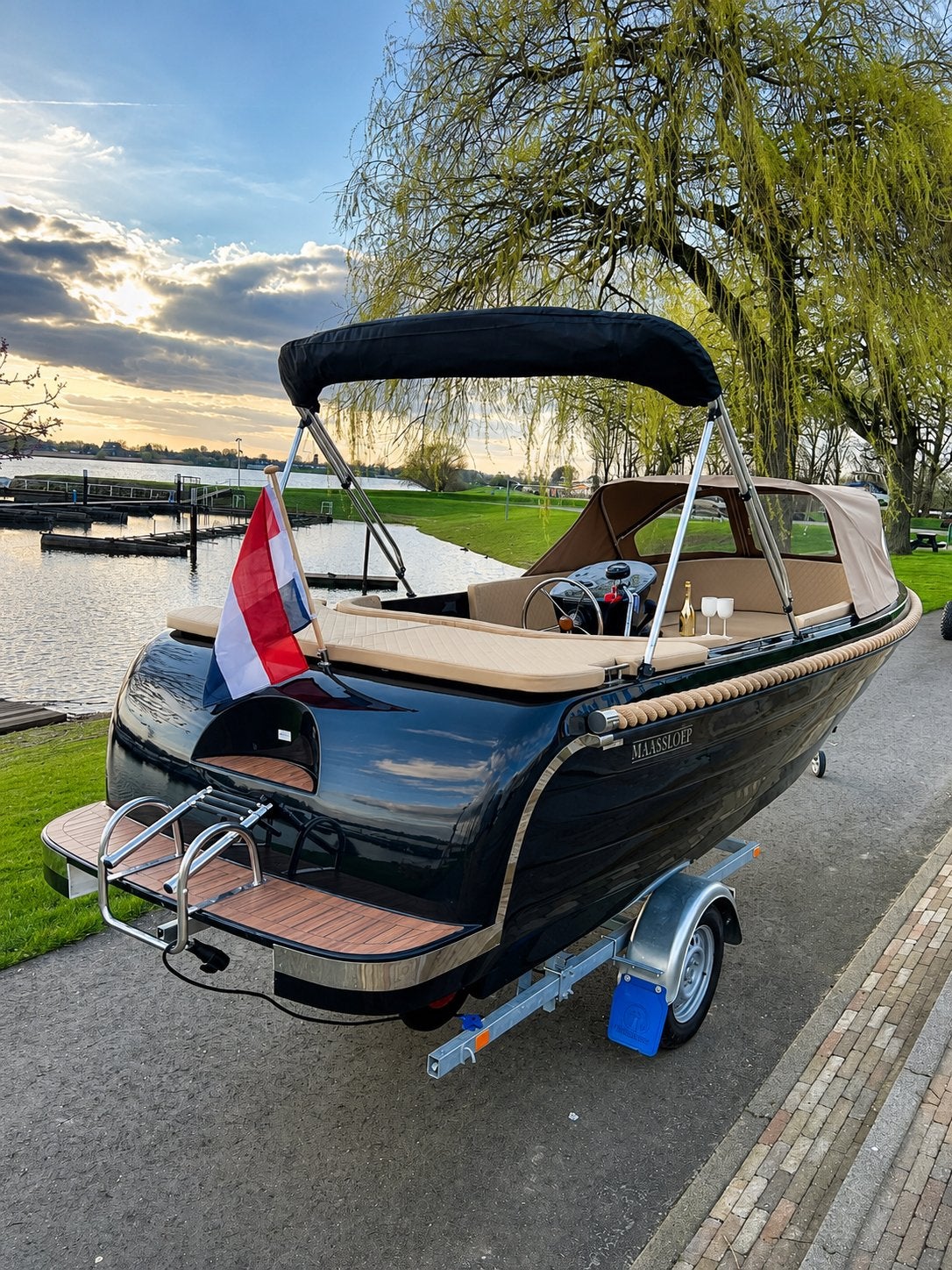 Maassloep 570 honda 20pk luxe opties nieuw direct leverbaar, Watersport en Boten, Sloepen, Ophalen, Zo goed als nieuw, Maassloep
