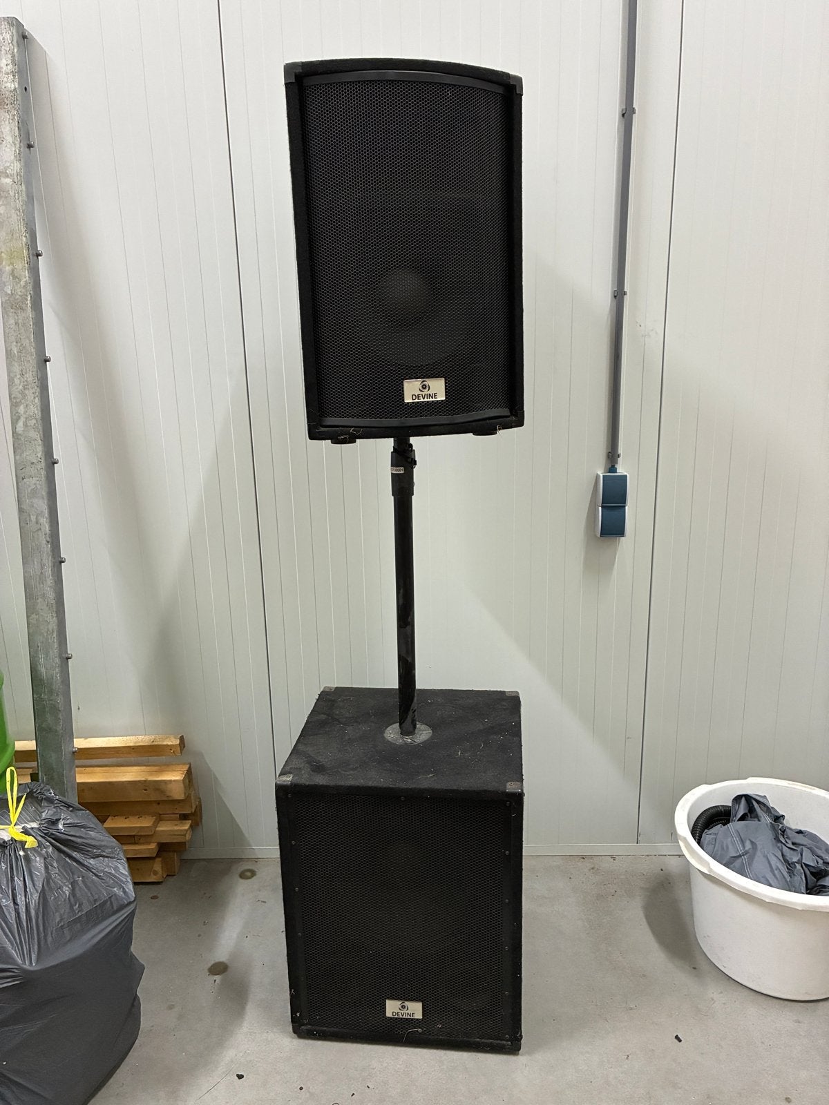 Compacte geluidset met Devine B115A MKII en mixer, Gebruikt, Inclusief kabels, Speakerset, Ophalen