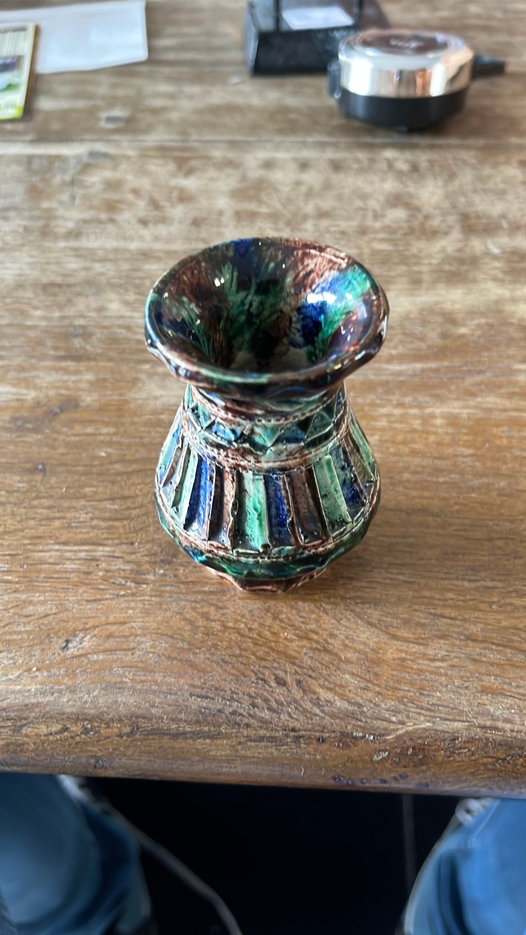 Leuk Fries kerfsnede vaasje 7,5cm hoog in goede staat, Antiek en Kunst, Ophalen of Verzenden