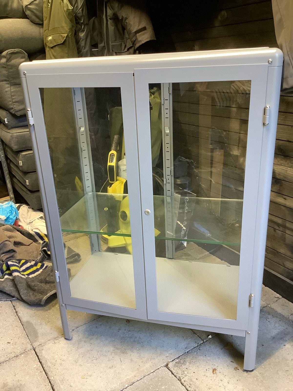 IKEA FABRIKÖR vitrinekast grijs kast display fabrikor, Huis en Inrichting, Kasten | Vitrinekasten, Ophalen, 100 tot 150 cm, 50 tot 100 cm