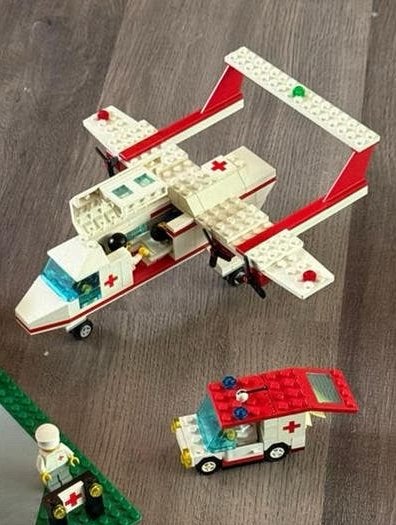 Lego City ambulance, vliegtuig (6356, 6523), Kinderen en Baby's, Speelgoed | Duplo en Lego, City, Lego, Ophalen of Verzenden, Zo goed als nieuw
