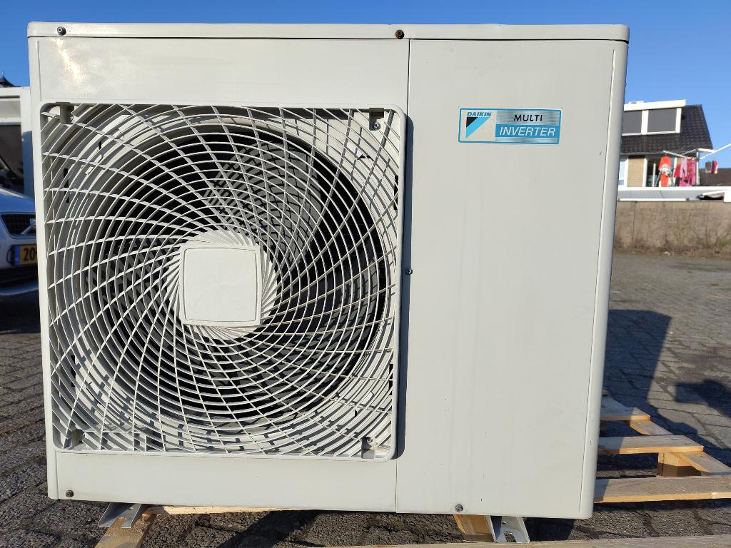 Refurbished buitenunit Daikin multi split 9,0 kW, Koelen en Ontvochtigen, Timer, Refurbished, 3 snelheden of meer
