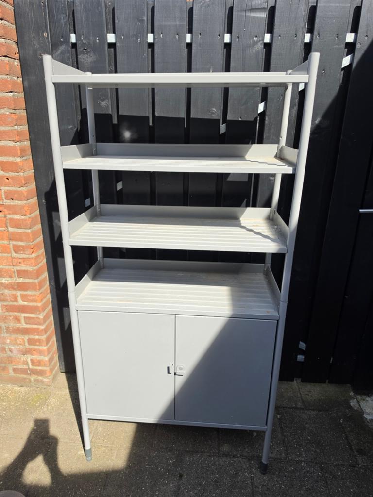 Metalen Stellingkast, Ophalen