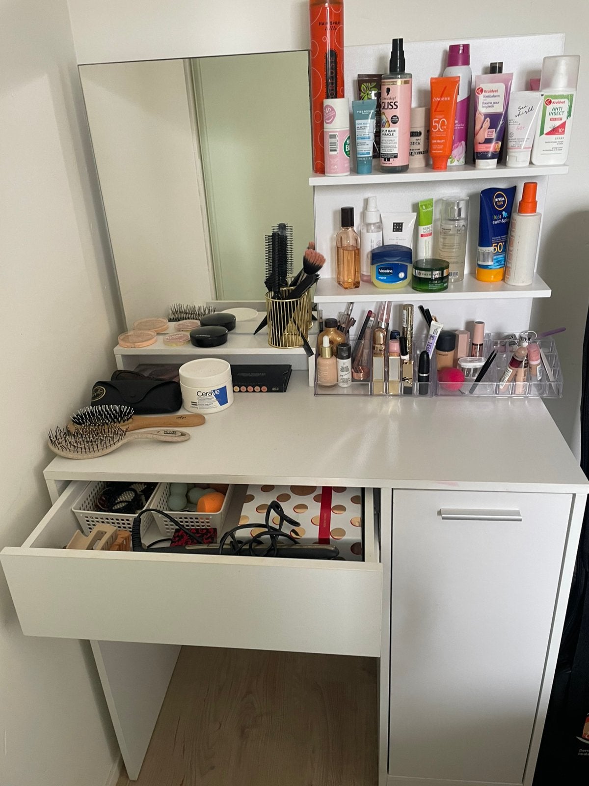 Make up tafel met  stoel, Ophalen, Zo goed als nieuw