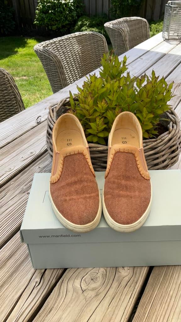 Esprit instappers, Kleding | Dames, Schoenen, Ophalen of Verzenden, Zo goed als nieuw, Instappers, Beige