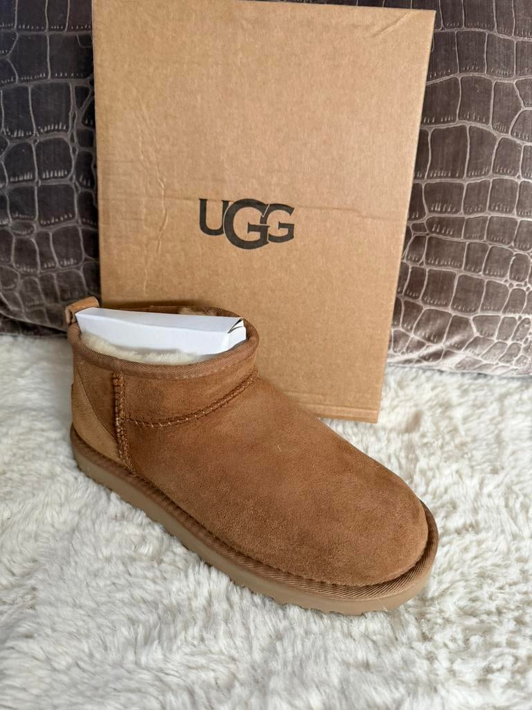 Nieuwe uggs, Ophalen of Verzenden, Nieuw, Bruin, Pantoffels of Sloffen