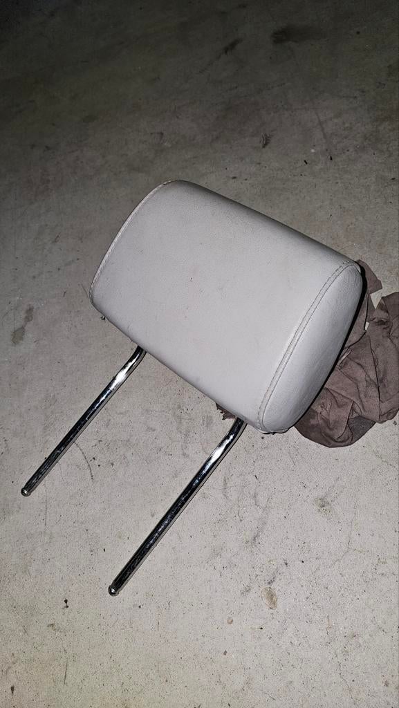 BMW E36 Leren Hoofdsteun - Gebruikt maar bruikbaar, Auto-onderdelen, Interieur en Bekleding, Ophalen of Verzenden, Gebruikt, BMW